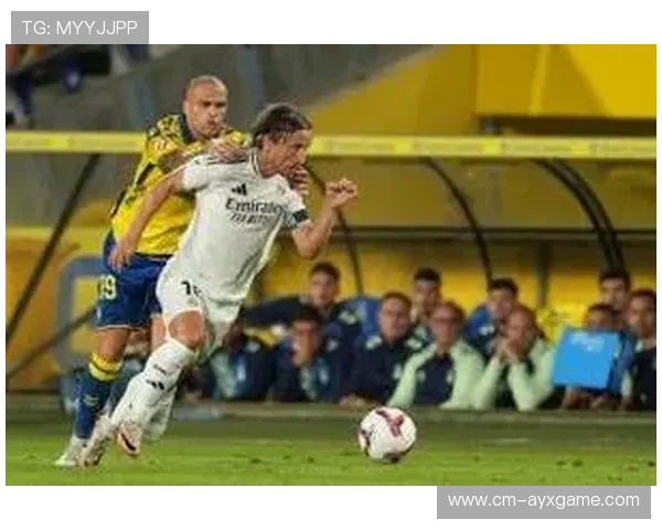 维尼修斯高速切入创造第二落点机会,皇马边线发挥完美 维尼修斯高速切入创造第二落点机会,皇马边线发挥完美