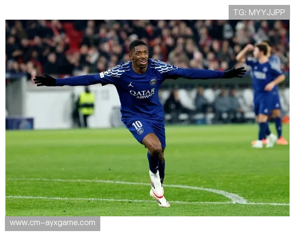 巴黎边路内切形成主攻方向,登贝莱持球极具威胁